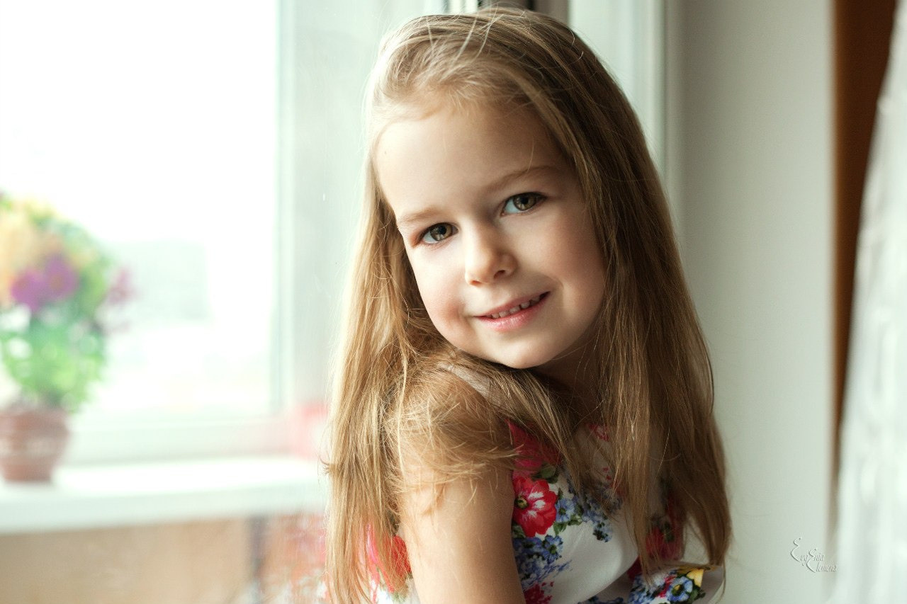 В домашнем интерьере. Семейный и портретный фотограф в Санкт-Петербурге Евгения Елемена