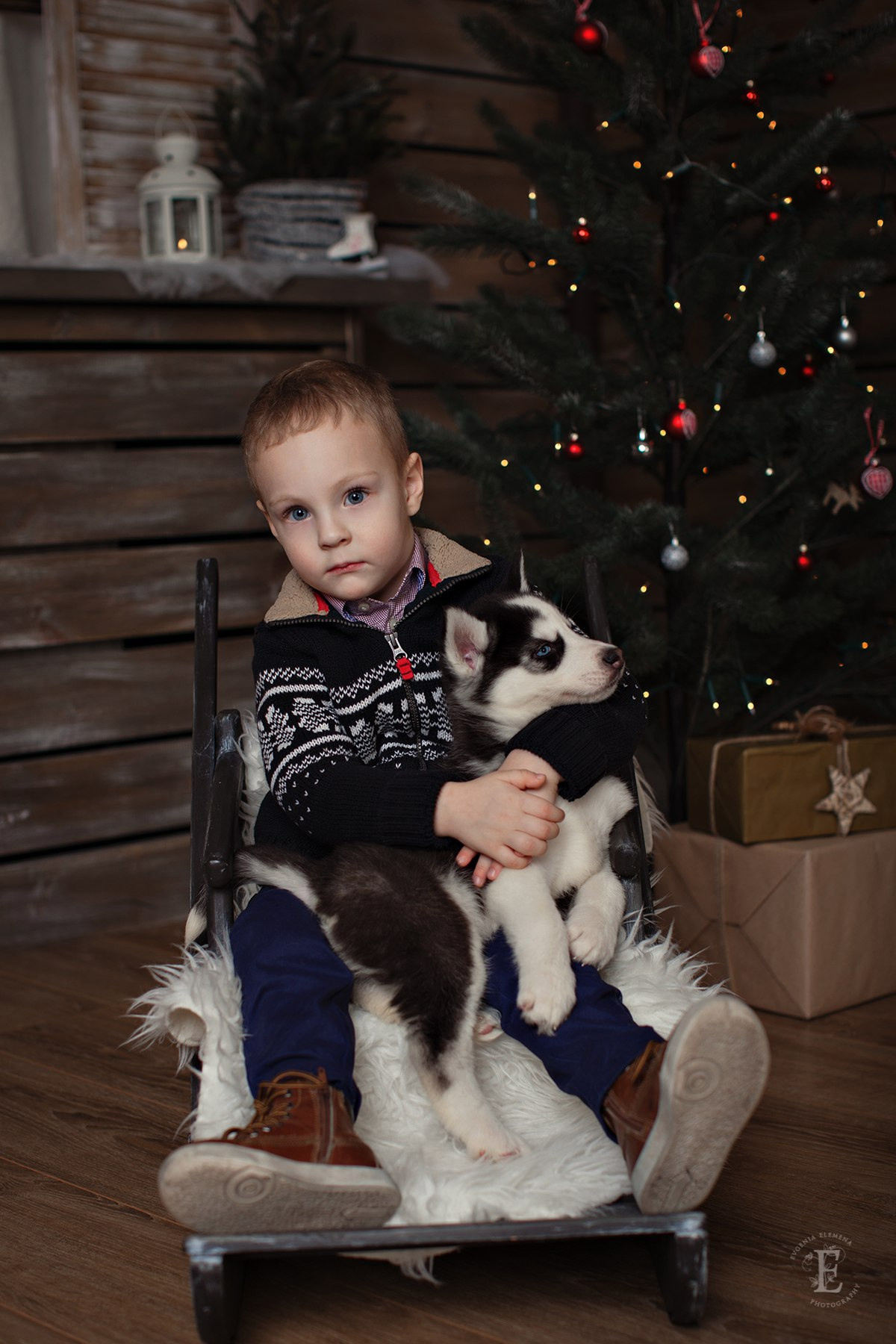 В студийном интерьере. Семейный и портретный фотограф в Санкт-Петербурге Евгения Елемена