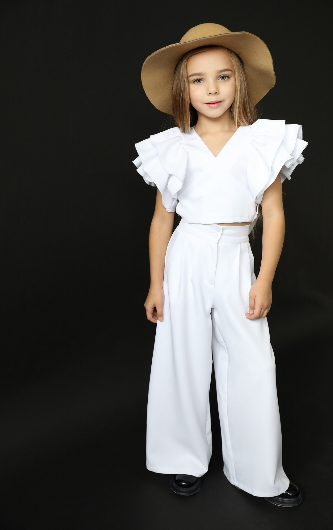 Соня Володина. Съёмка одежды для маркетплейсов и брендов Morozova Production