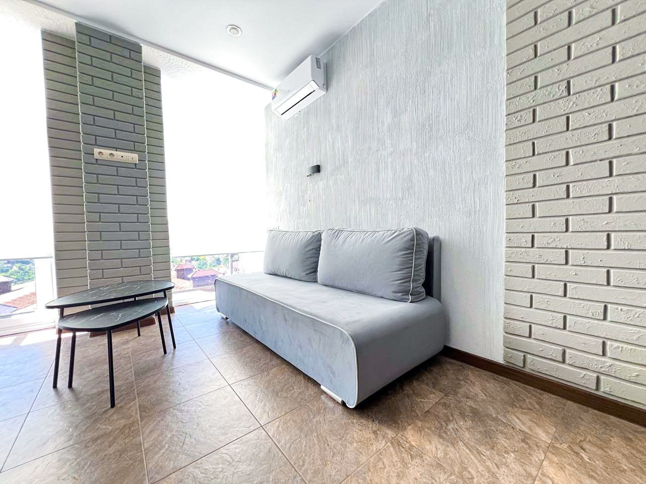 Классная двухуровневая квартира с потрясающим видом на город, со своей парковкой. Квартиры посуточно, длительно в Сочи, LARA APART GROUP