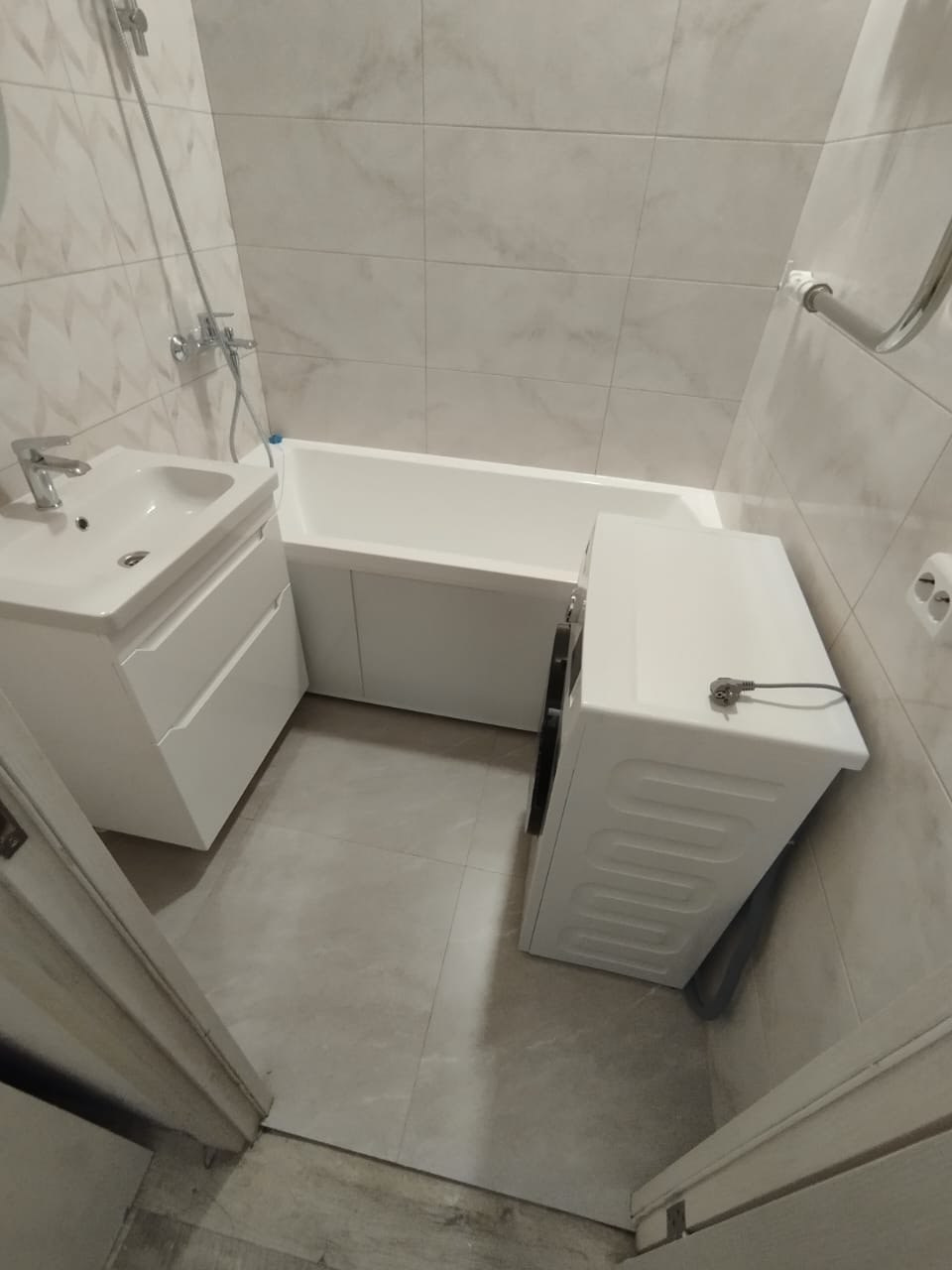 Ванная комната (ул. Тэцевская д. 4а). Ремонт санузла, туалета, ванной под ключ в Казани. Укладка плитки