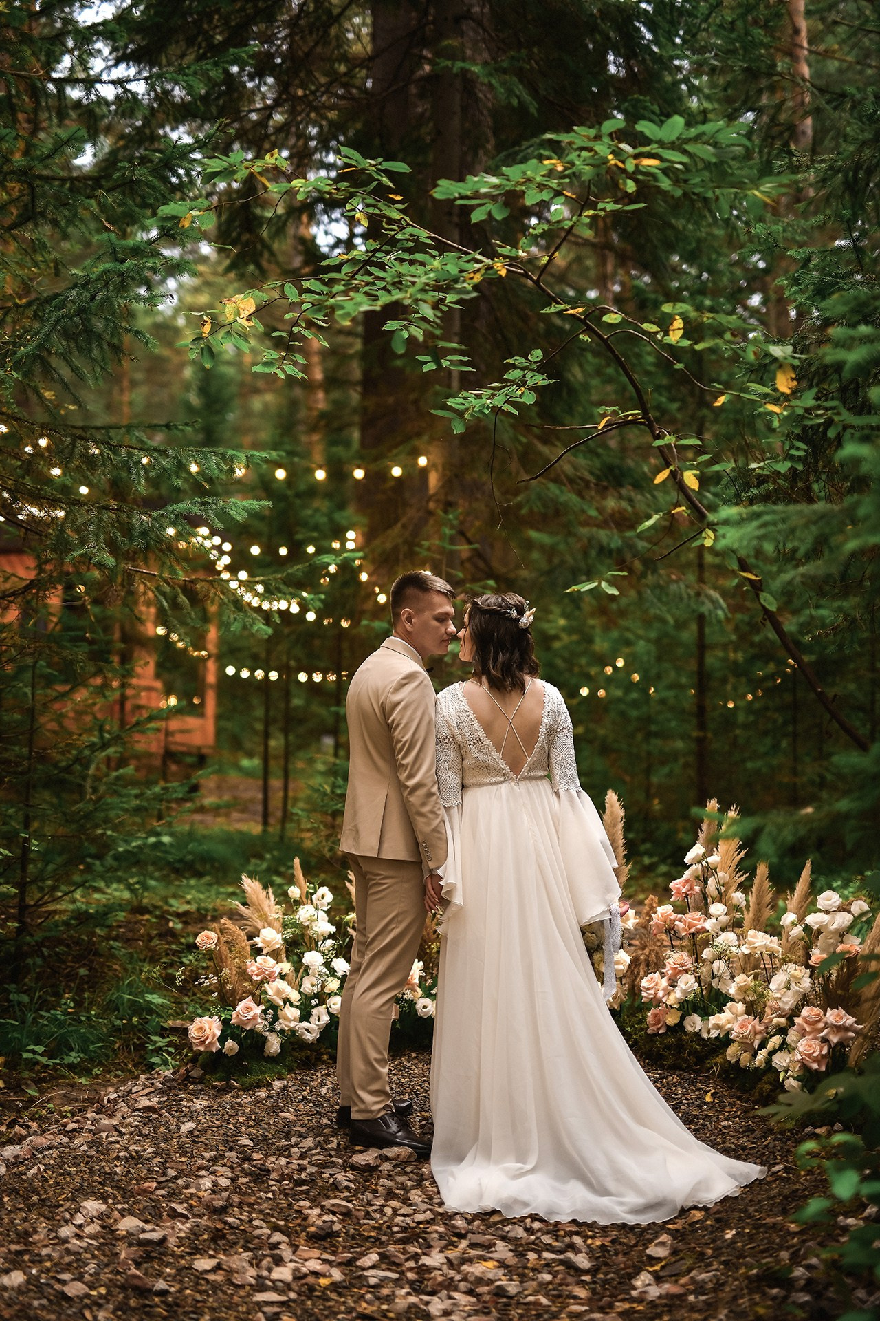 🌿 Влад и Влада — романтичная свадьба в лесу и на яхте | Камерная церемония в Красноярске. 📸 Свадебный и семейный фотограф в Красноярске Тихомиров Евгений | 17 лет опыта | 800+ свадеб