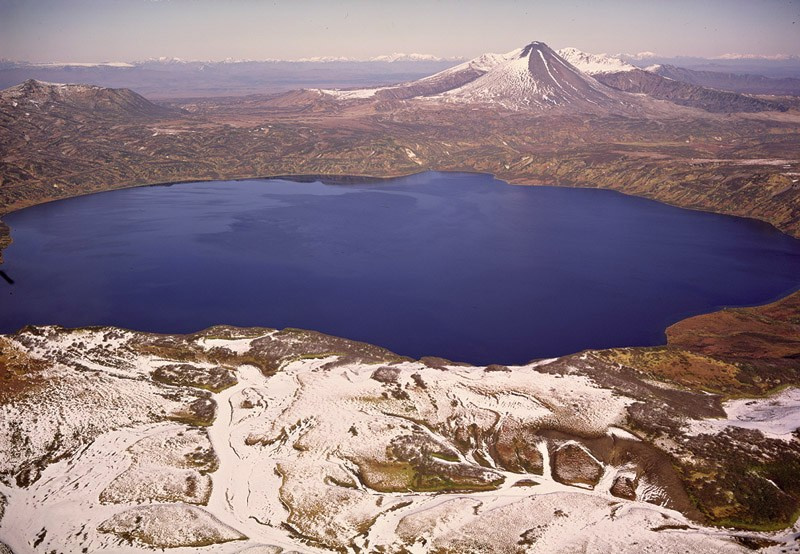 Кальдерное озеро  Карымского вулкана