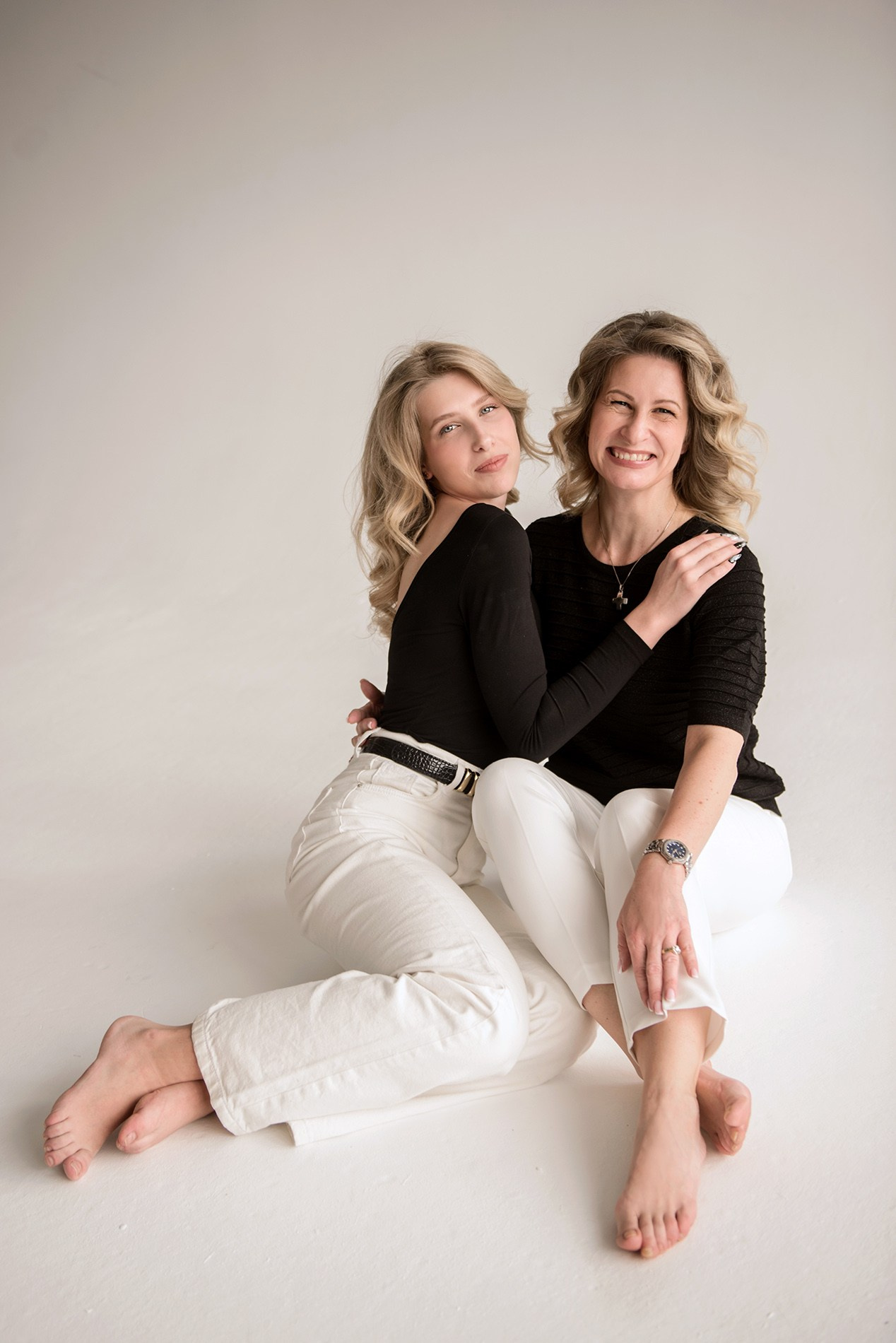 photo shoot for mom and daughter in the studio