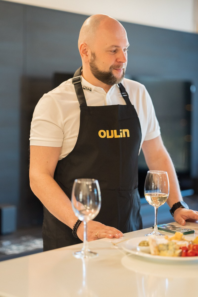 Презентация брендов EMAR и OULIN — производителей кухонных смесителей, моек из нержавеющей стали и кварцевого камня, кухонных аксессуаров. ВУД ТВОРЕЦ мебельная фабрика|ТВОРЕЦ студия мебели