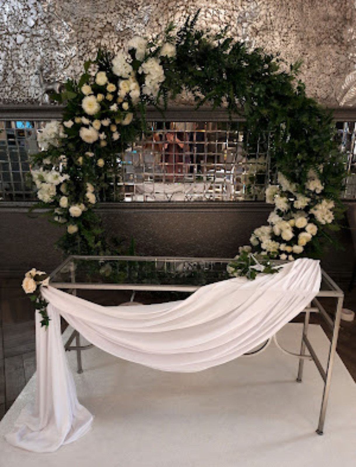 Декор Artmikc. Подрядчики и друзья сети свадебных площадок House for wedding