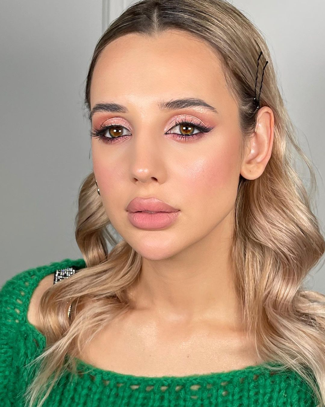 Стилист Эрна Дом у Моря. Подрядчики и друзья сети свадебных площадок House for wedding