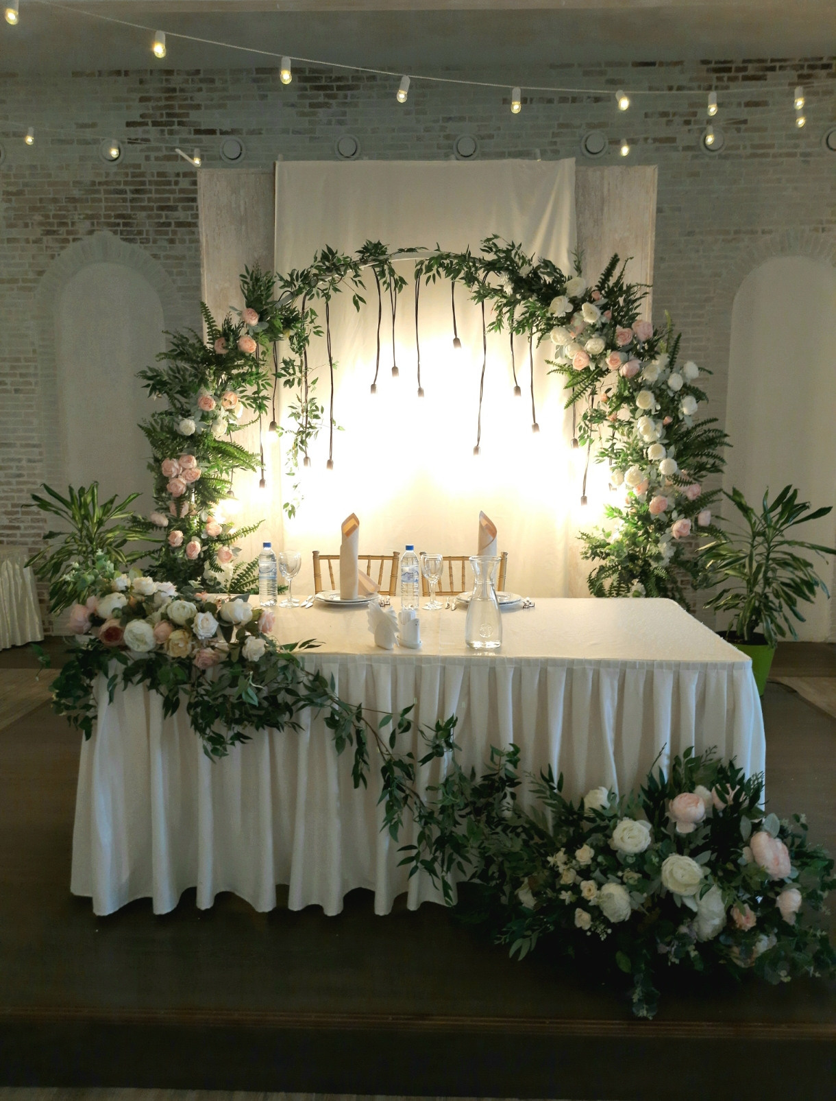 Декор Artmikc. Подрядчики и друзья сети свадебных площадок House for wedding