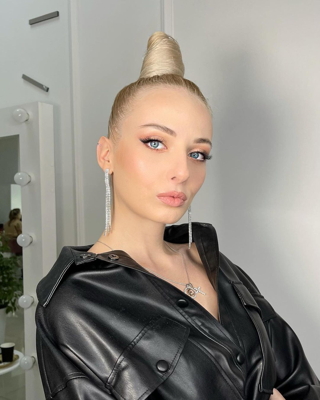 Стилист Эрна Дом у Моря. Подрядчики и друзья сети свадебных площадок House for wedding