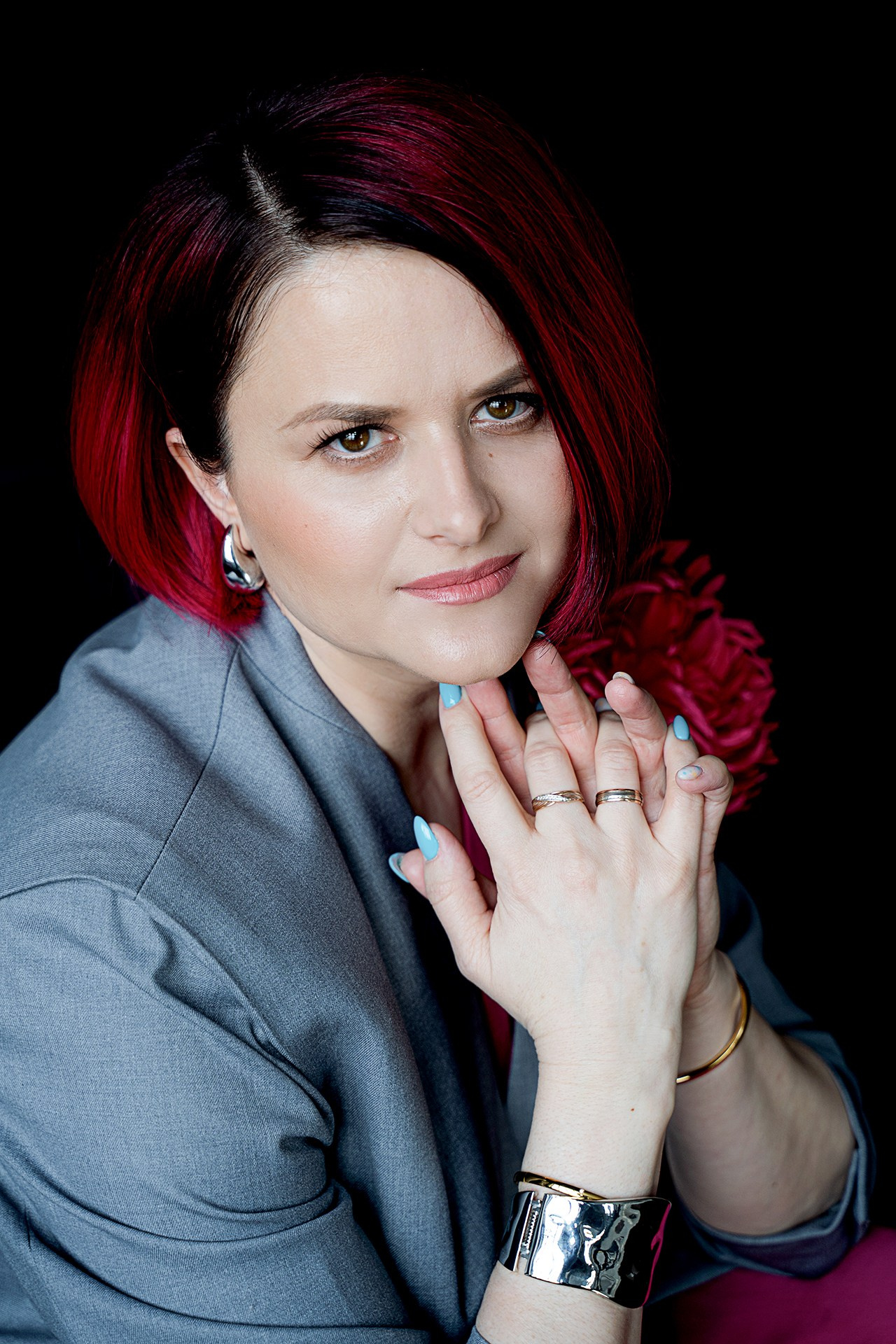 Регина специалист по работе с экспертами. Семейный и женский фотограф, контент фотосессия в Екатеринбурге