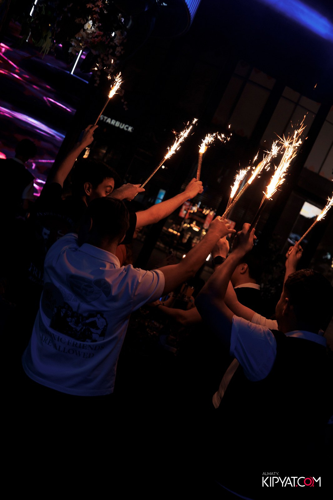 FRIENDS BAR & TERRACE. КИПЯТКОМ АЛМАТЫ! Фотосъемка мероприятий в Алматы