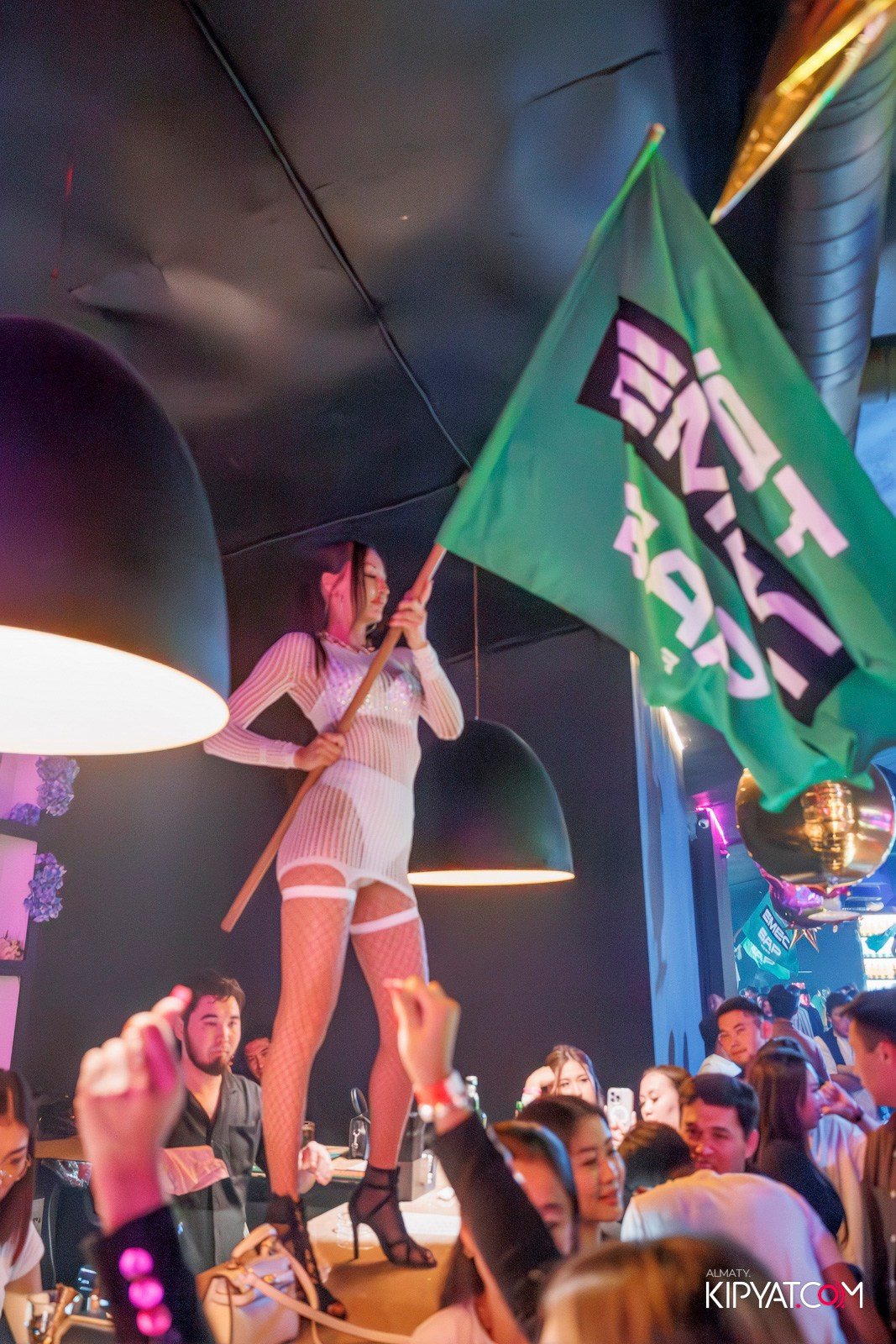 UYAT EMES BAR. КИПЯТКОМ АЛМАТЫ!