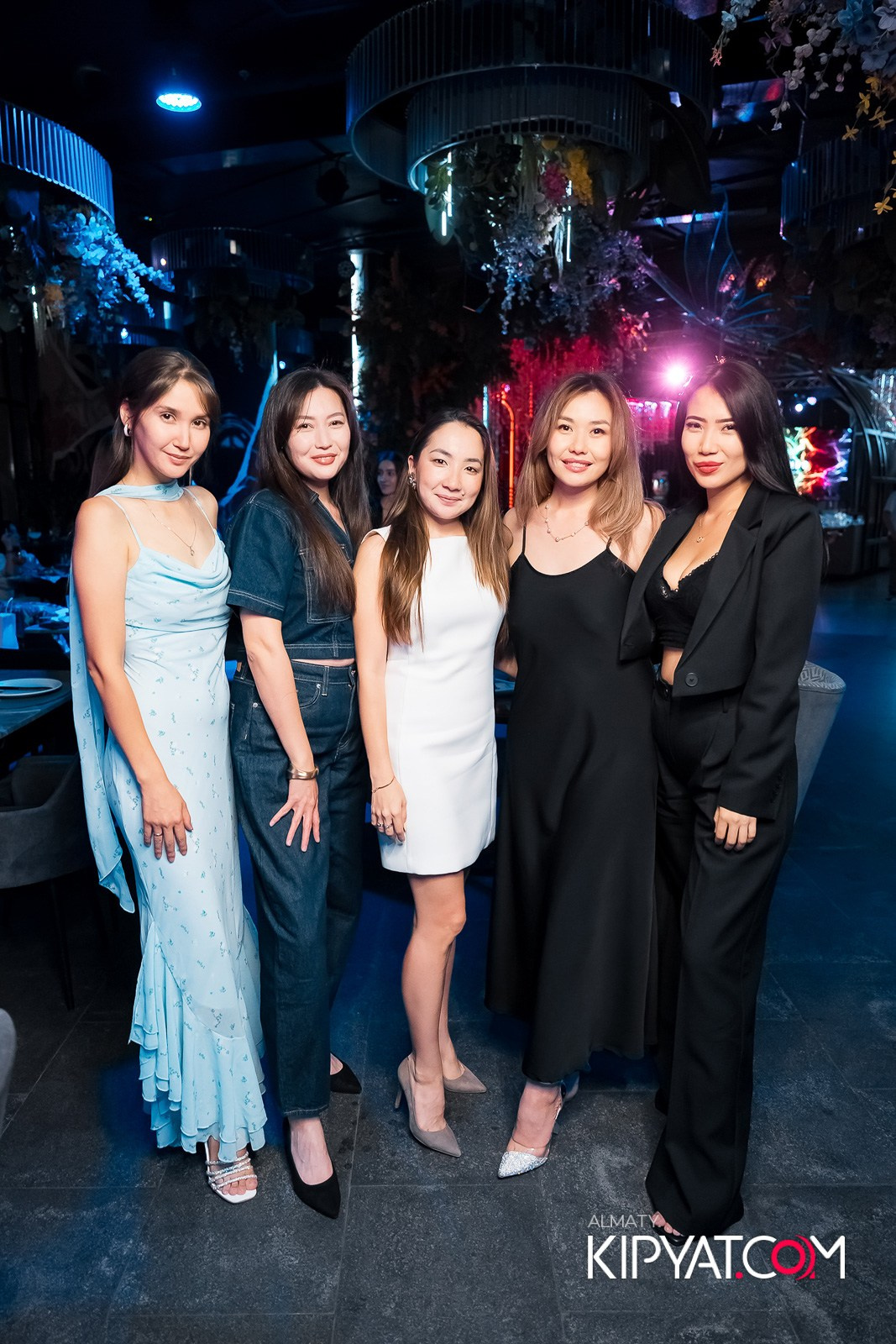 FRIENDS BAR & TERRACE. КИПЯТКОМ АЛМАТЫ!