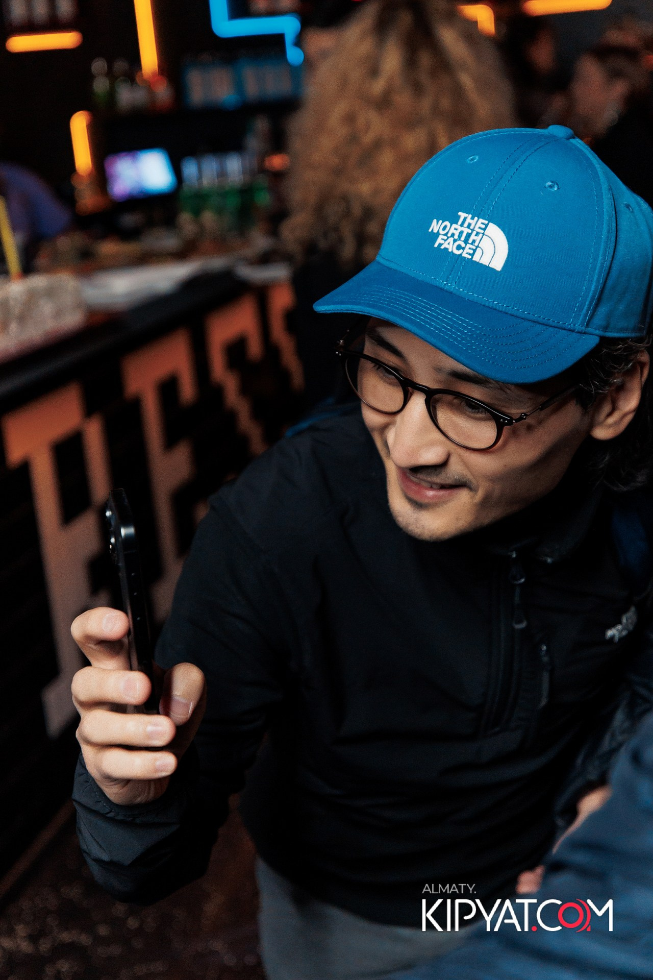 ПРЕЗЕНТАЦИЯ КНИГИ ВИКТОРА ЕЛИСЕЕВА. КИПЯТКОМ АЛМАТЫ!