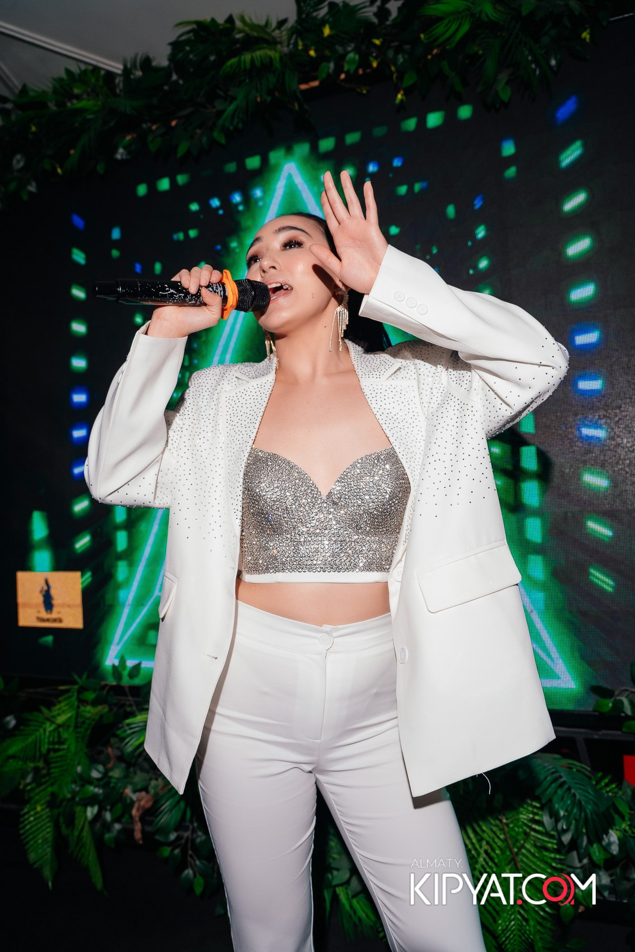 Ухо и Медведь на Курмангазы. КИПЯТКОМ АЛМАТЫ!