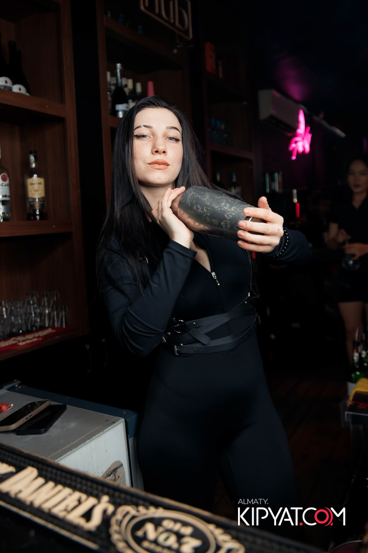 UYAT EMES BAR. КИПЯТКОМ АЛМАТЫ!