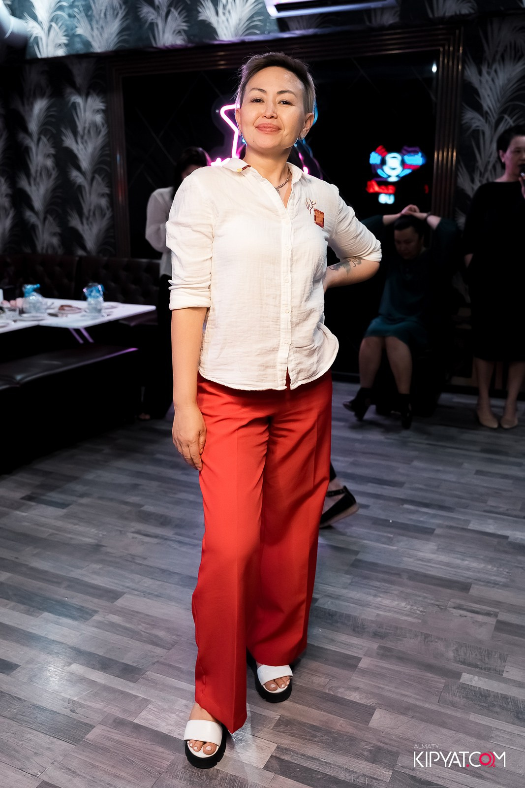 КАРАОКЕ РОЯЛЬ COSMO. КИПЯТКОМ АЛМАТЫ!