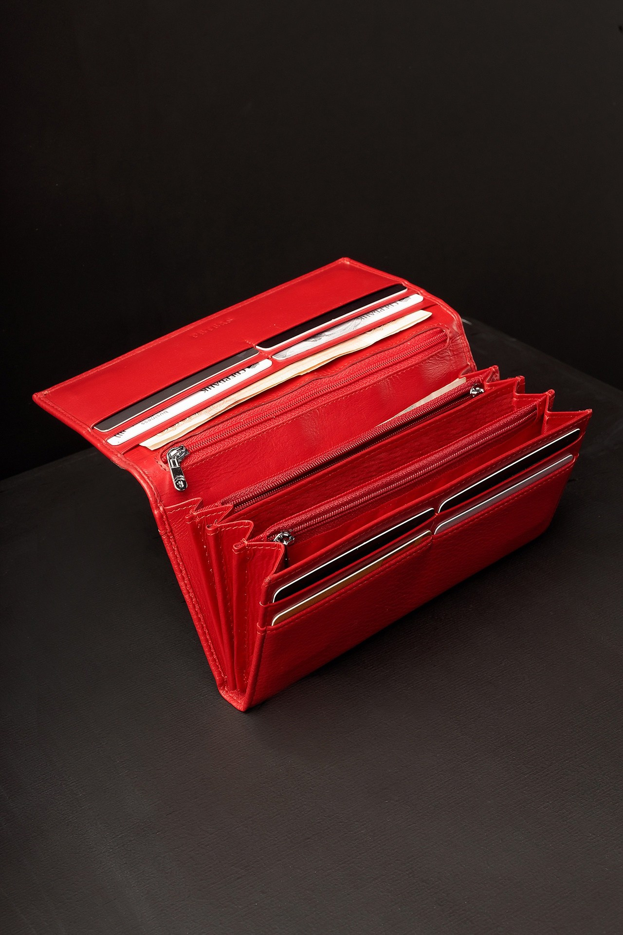 Съёмки для маркетплейсов. Фотограф Александр Калинин