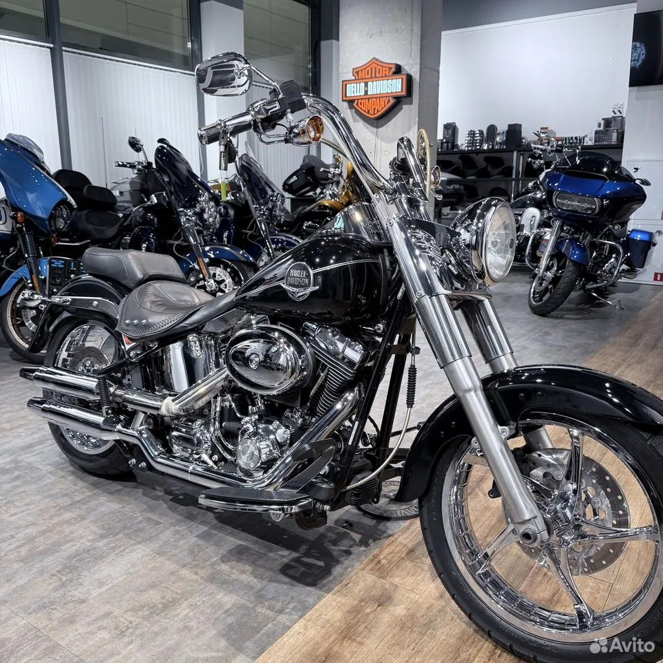 Купить Harley-Davidson 2010 Fat Boy Vivid Black (Softail/Dyna) — подробнее на сайте. Hello Davidson, Москва. Только хорошие мотоциклы…