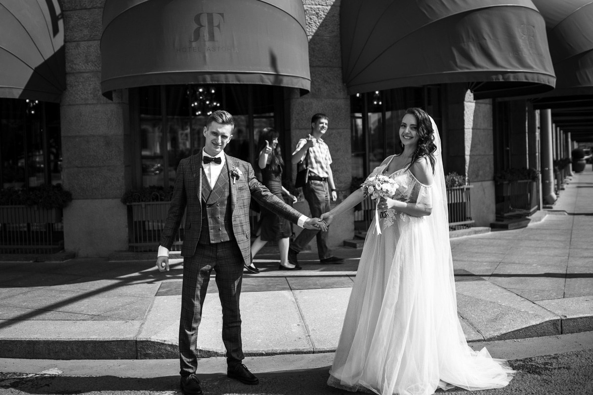 Свадебная фотосессия на Невском. Свадебный фотограф СПБ