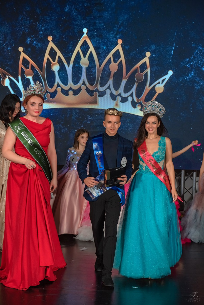 GrandFashionShow2024. Семейный и коммерческий фотограф в Сочи Александр Бодунов