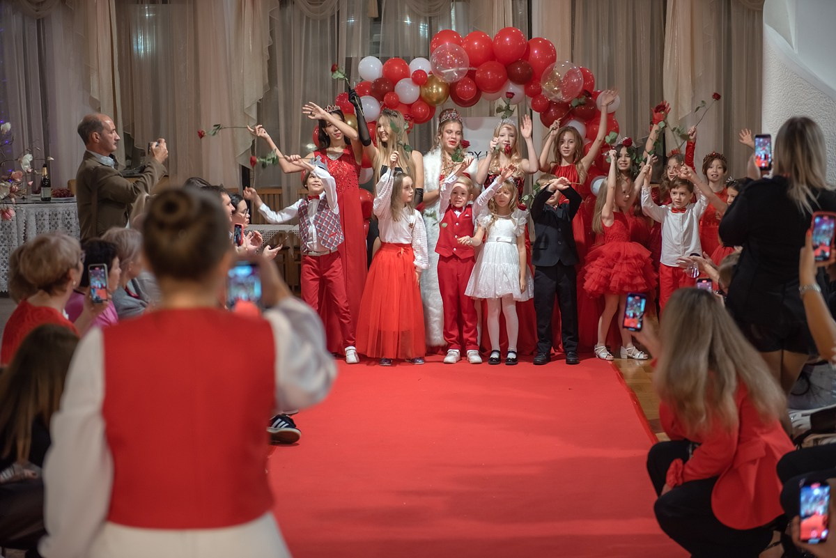 Выпускной в детской школе моделей HAPPYkids 2024. Семейный и коммерческий фотограф в Сочи Александр Бодунов