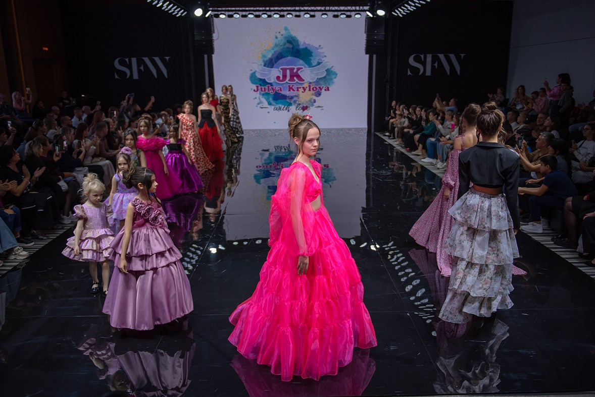 SochiFashionWeek2024 дизайнер Юлия Крылова. Семейный и коммерческий фотограф в Сочи Александр Бодунов
