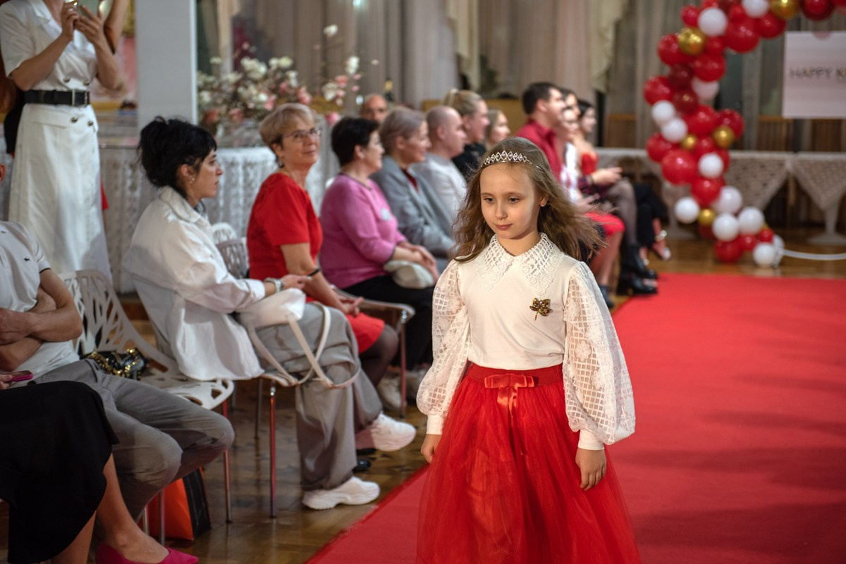 Выпускной в детской школе моделей HAPPYkids 2024. Семейный и коммерческий фотограф в Сочи Александр Бодунов