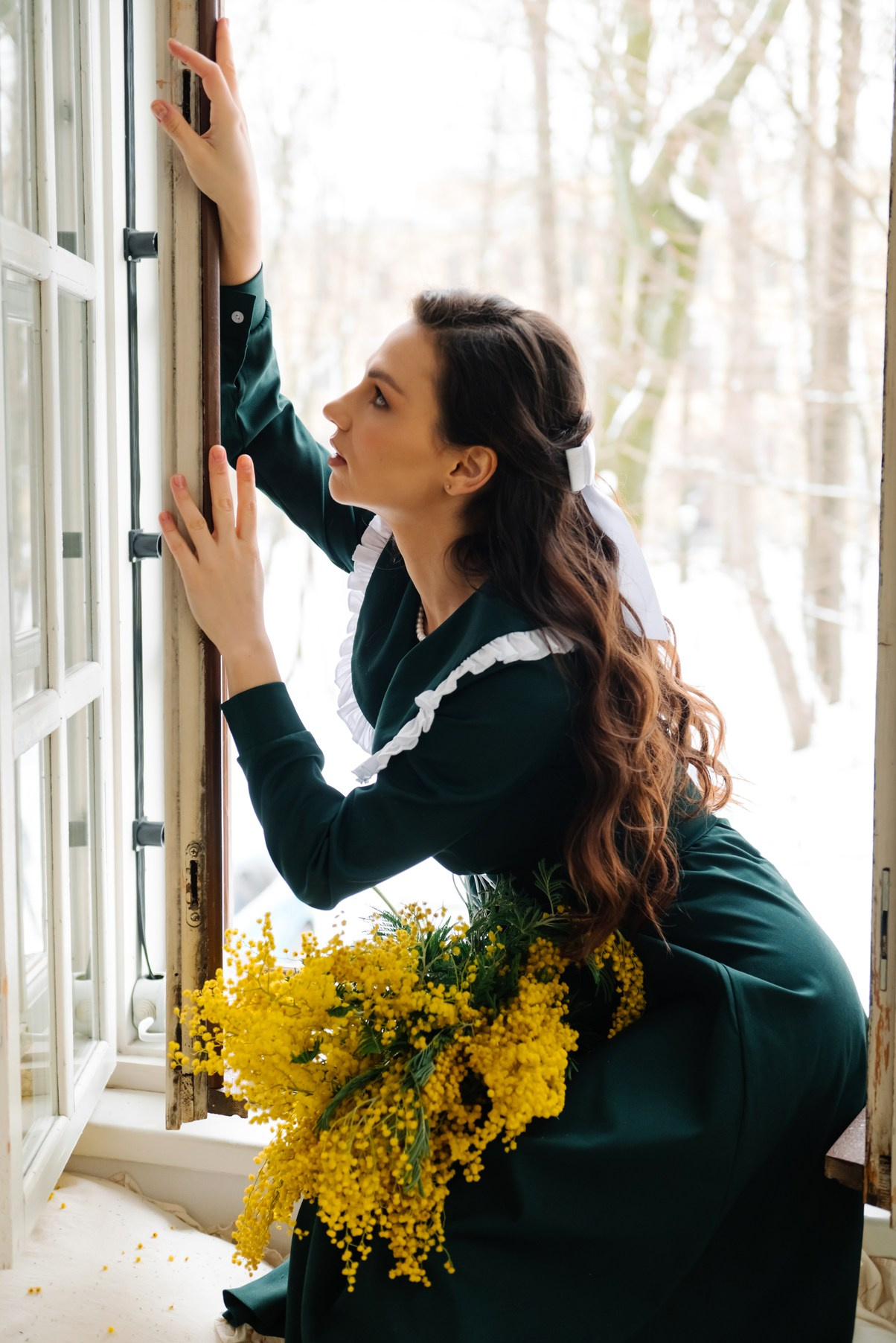 Анастасия с мимозой. Свадебный и сеейный фотограф в Санкт-Петербурге Елена Худякова