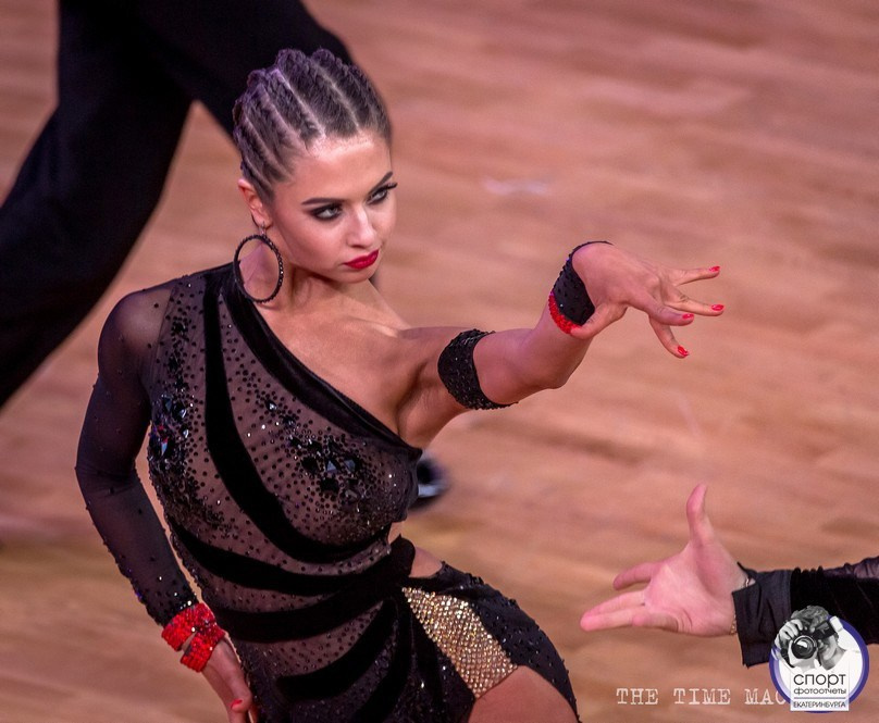 DANCE. Фотограф для маркетплейсов Михаил Бове