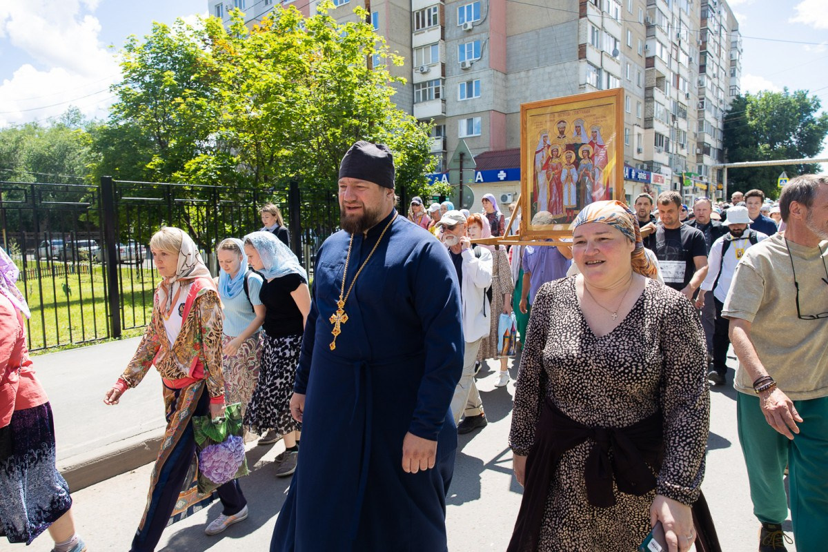 Архиерейское Богослужение в Неделю 4-ю по Пятидесятнице. Саратовское Северо-Западное благочиние