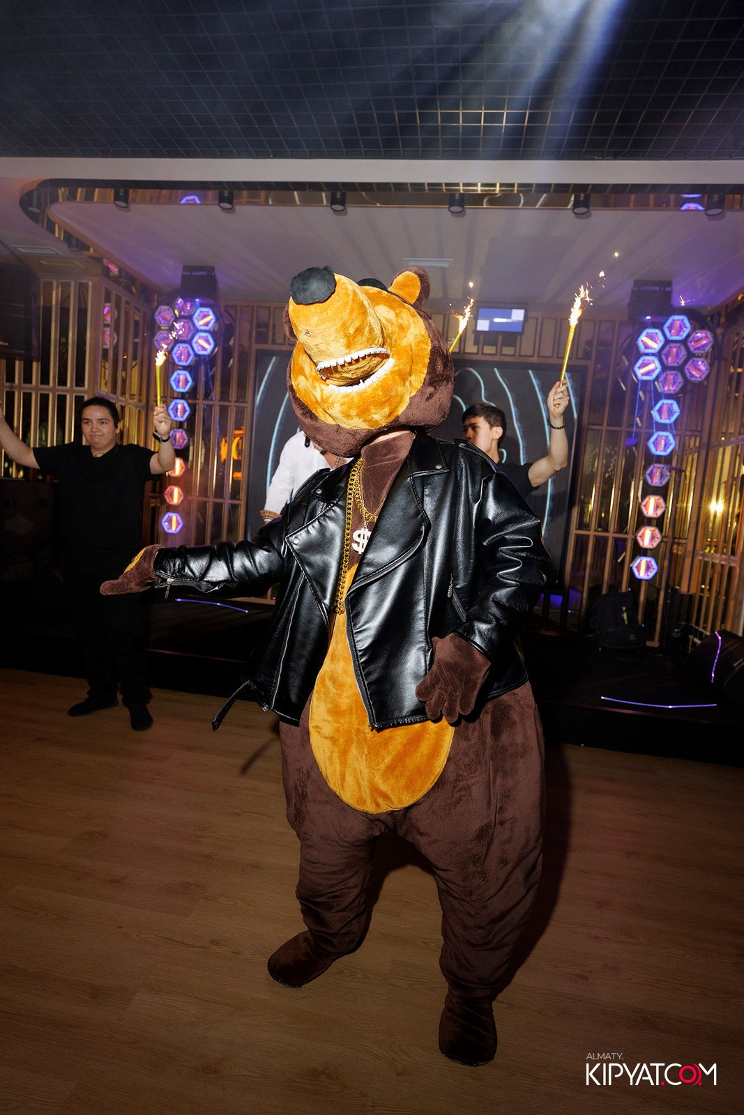 УХО И МЕДВЕДЬ НА КУРМАНАГАЗЫ. КИПЯТКОМ АЛМАТЫ! Фотосъемка мероприятий в Алматы