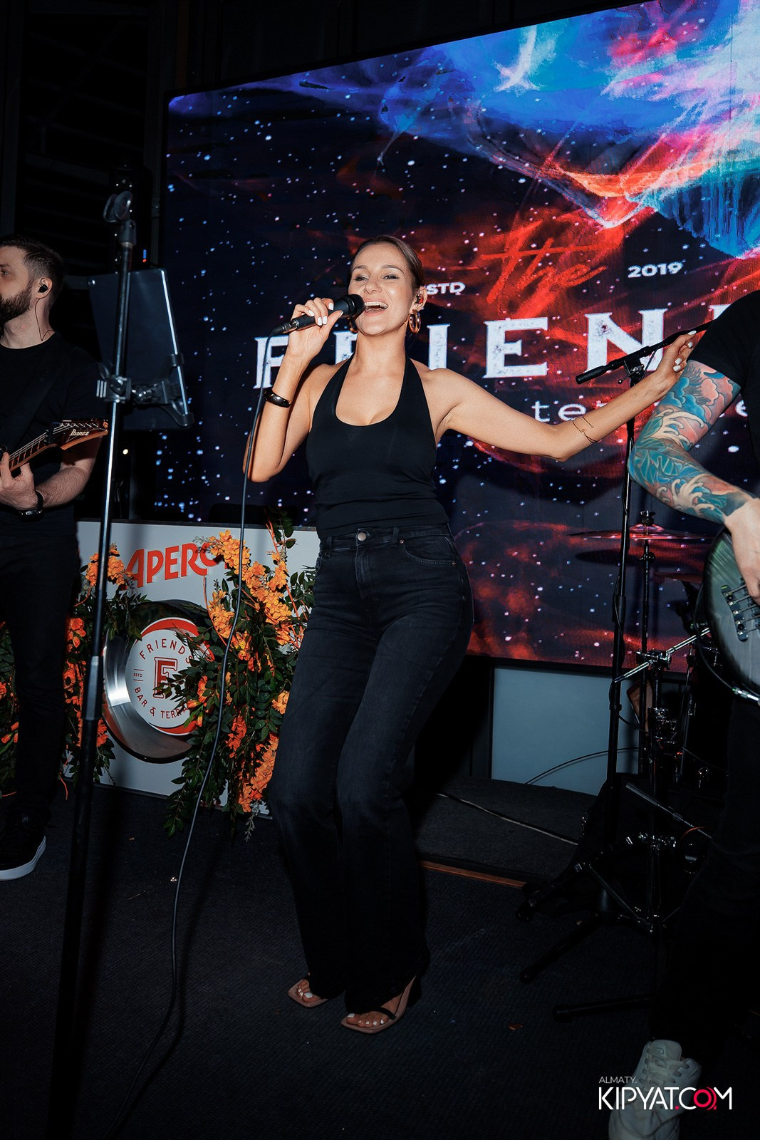 FRIENDS BAR & TERRACE. КИПЯТКОМ АЛМАТЫ!