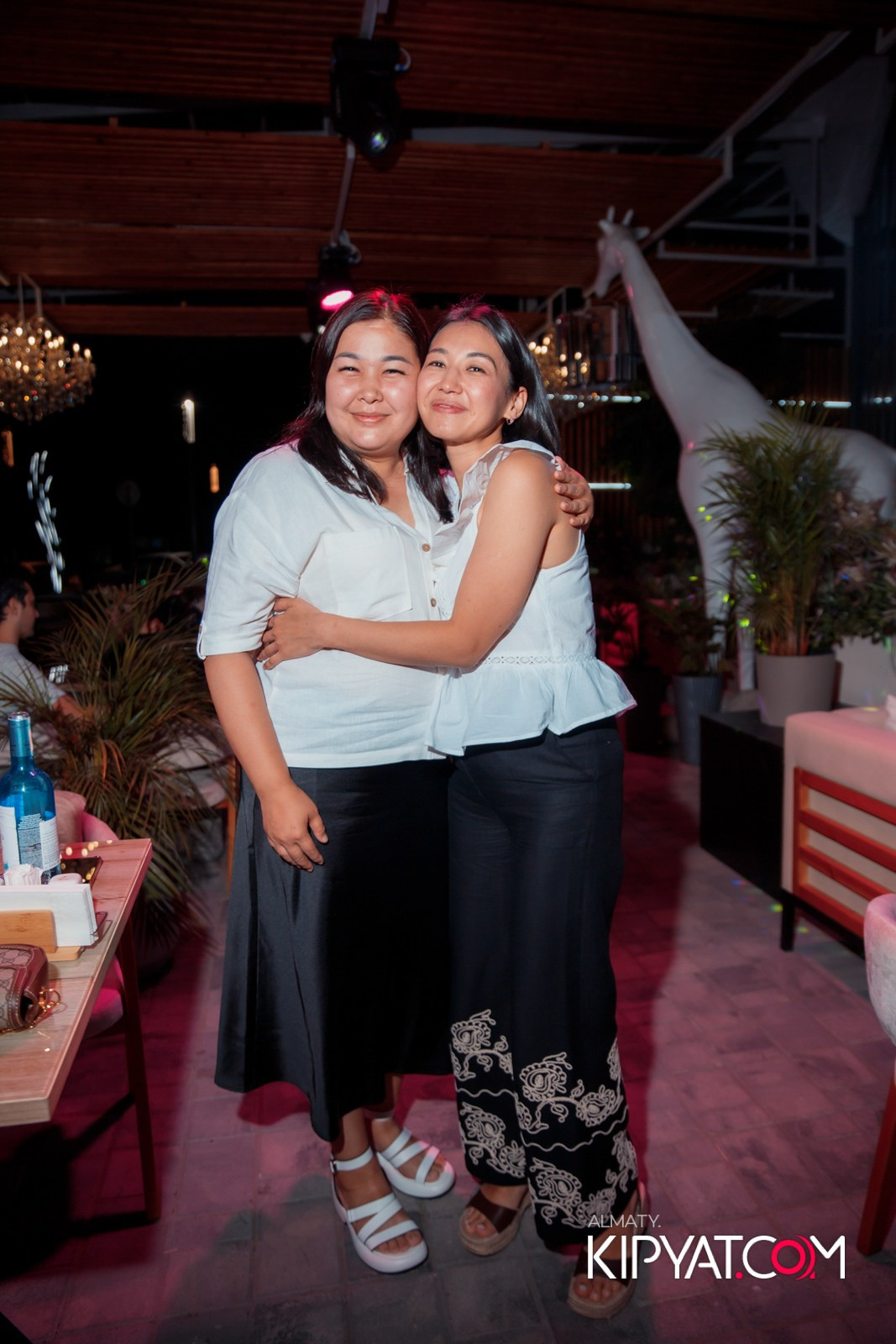 FRIENDS BAR & TERRACE. КИПЯТКОМ АЛМАТЫ!