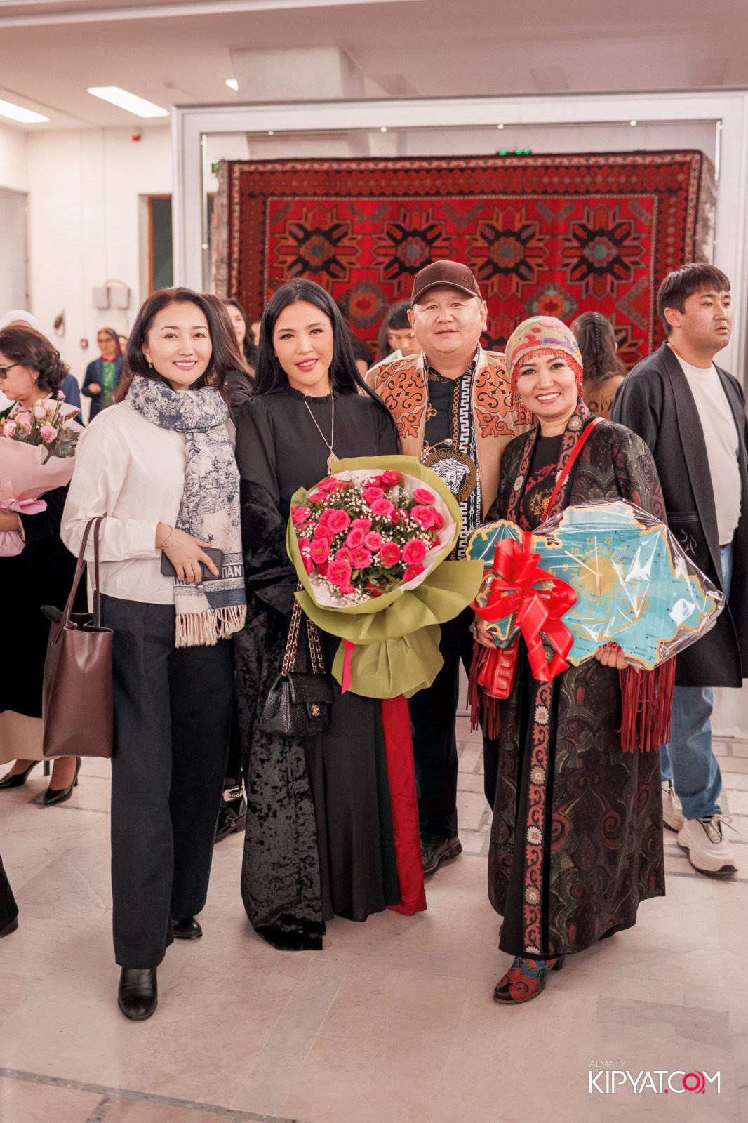 FASHION ПОКАЗ, КАЗАХСКОЙ НАЦИОНАЛЬНОЙ ОДЕЖДЫ. КИПЯТКОМ АЛМАТЫ!
