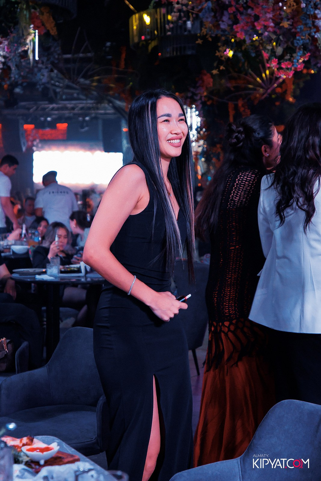 FRIENDS BAR & TERRACE. КИПЯТКОМ АЛМАТЫ!