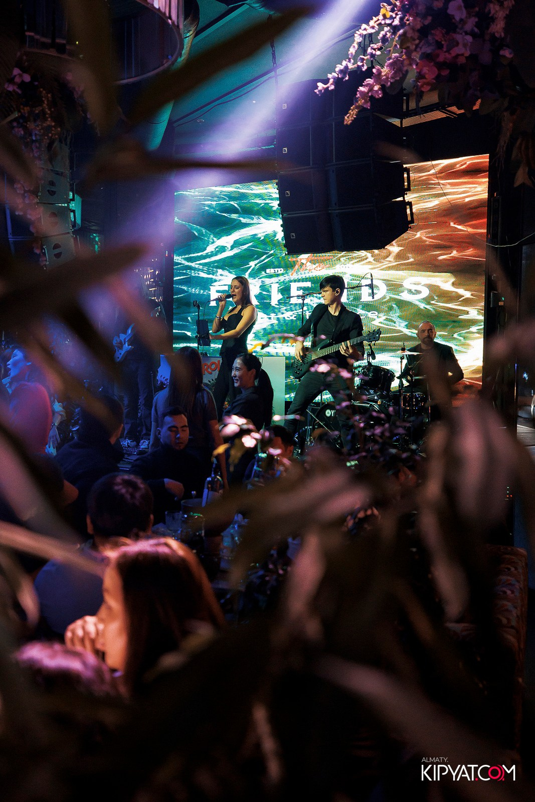 FRIENDS BAR & TERRACE. КИПЯТКОМ АЛМАТЫ!