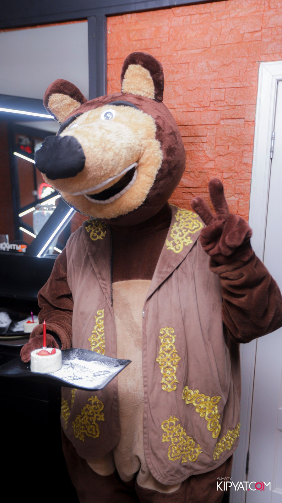 УХО И МЕДВЕДЬ НА САИНА. КИПЯТКОМ АЛМАТЫ! Фотосъемка мероприятий в Алматы