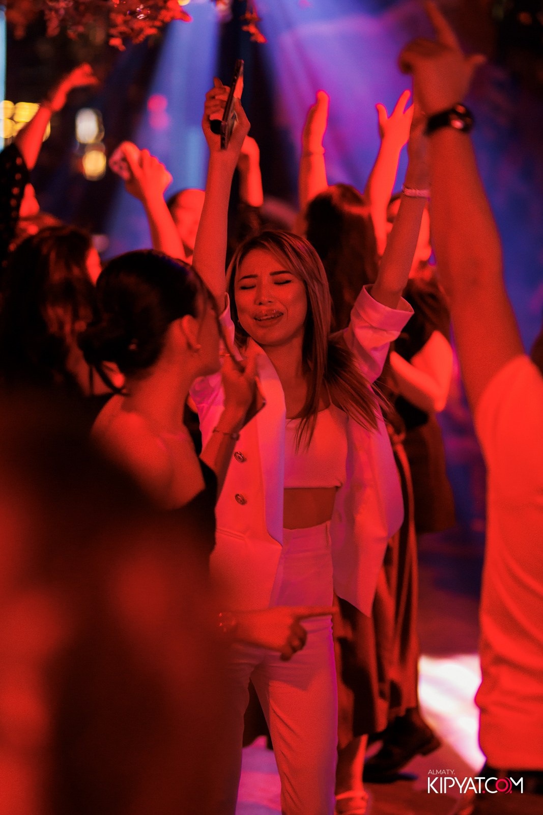 FRIENDS BAR & TERRACE. КИПЯТКОМ АЛМАТЫ!