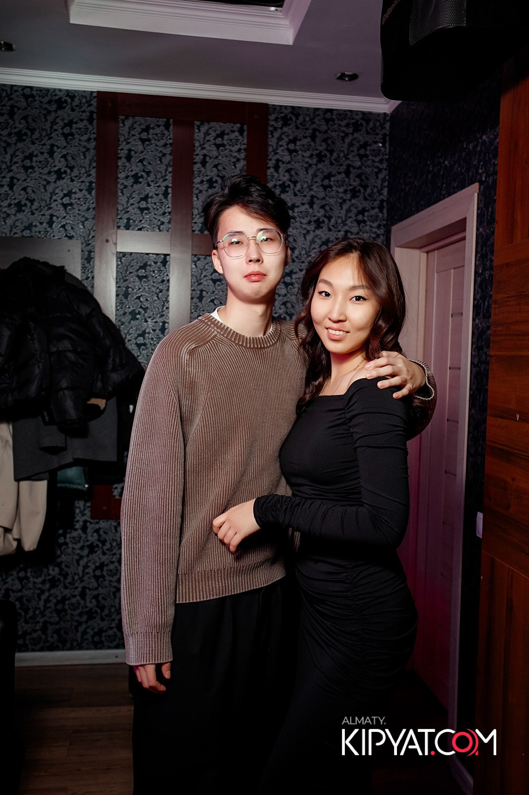 КАРАОКЕ-БАР РОЯЛЬ НА НУРМАКОВА. КИПЯТКОМ АЛМАТЫ!