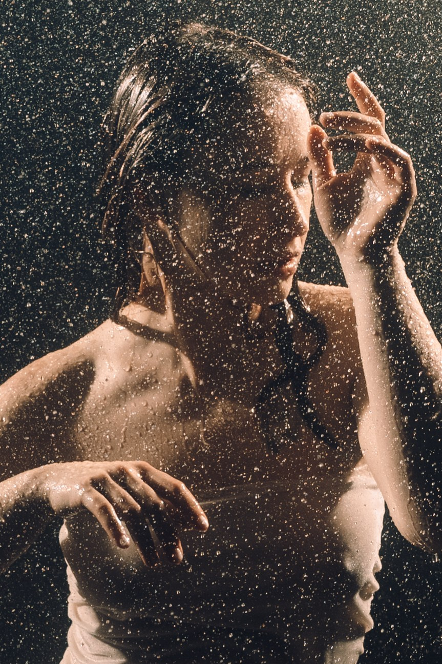 Съёмка в фотостудии с дождём. Фотоведьма Дарья Нечинская