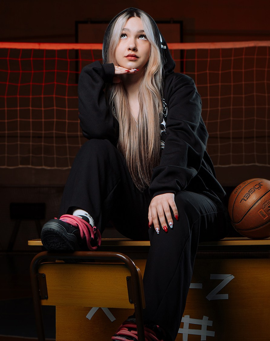 Профессиональная школьная фотография и создание выпускных альбомов в Хабаровске. Современные, яркие и запоминающиеся фотографии для школьников. Уникальный дизайн обложек выпускных книг, которые станут настоящей памятью о школьных годах. Закажите качественные фото и стильные альбомы для выпускников в Хабаровске. Нажмите заказать Выпускные Альбомы ( Дипломы ) в Хабаровске и мы свяжемся свами.