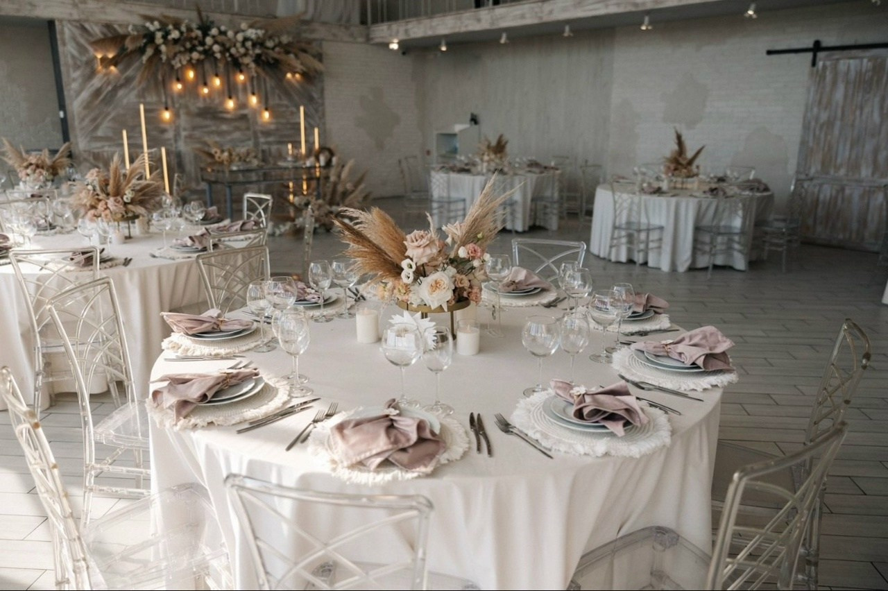 Декор Джуси роуз. Подрядчики и друзья сети свадебных площадок House for wedding