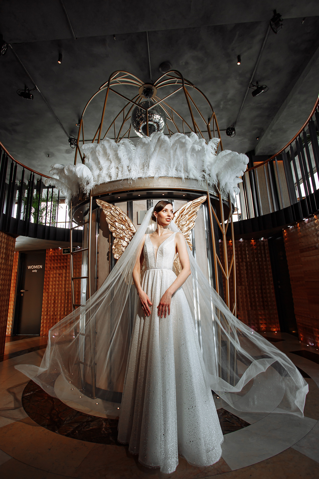 Свадебная фотосессия в ресторане Birds. Свадебный фотограф Москва и МО Сергей Киржаев