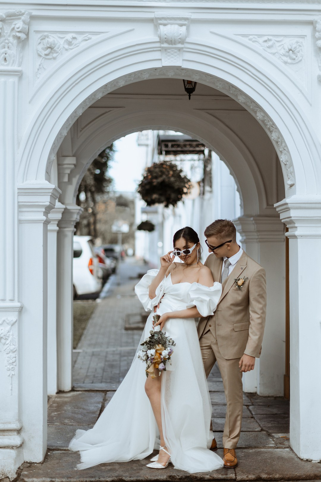  Романтическая прогулка у здания художественного музея