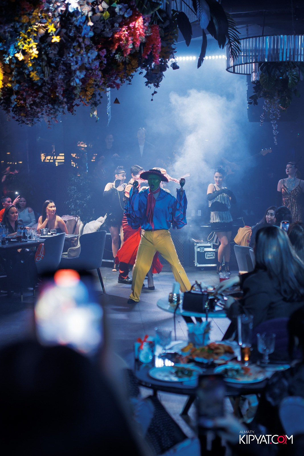 FRIENDS BAR & TERRACE. КИПЯТКОМ АЛМАТЫ!