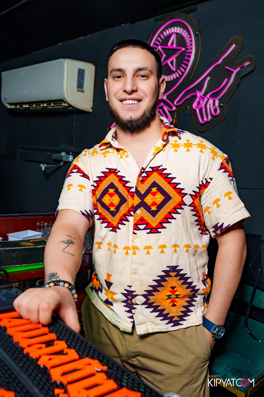 UYAT EMES BAR. КИПЯТКОМ АЛМАТЫ!