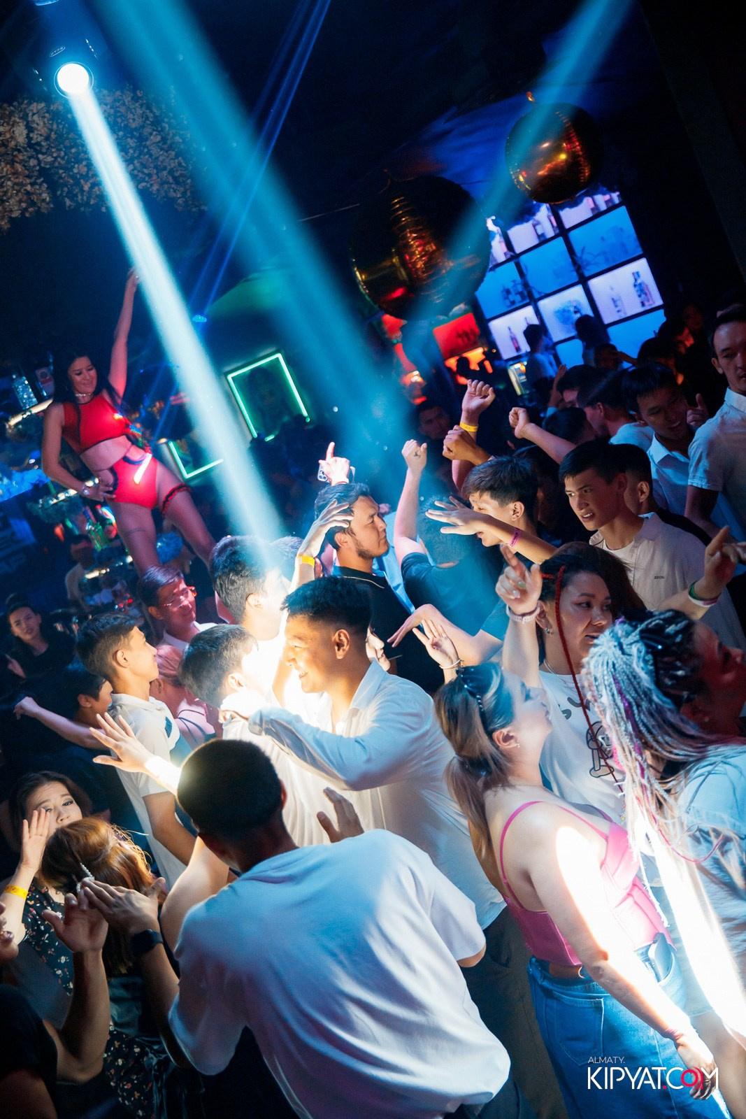 UYAT EMES BAR. КИПЯТКОМ АЛМАТЫ!