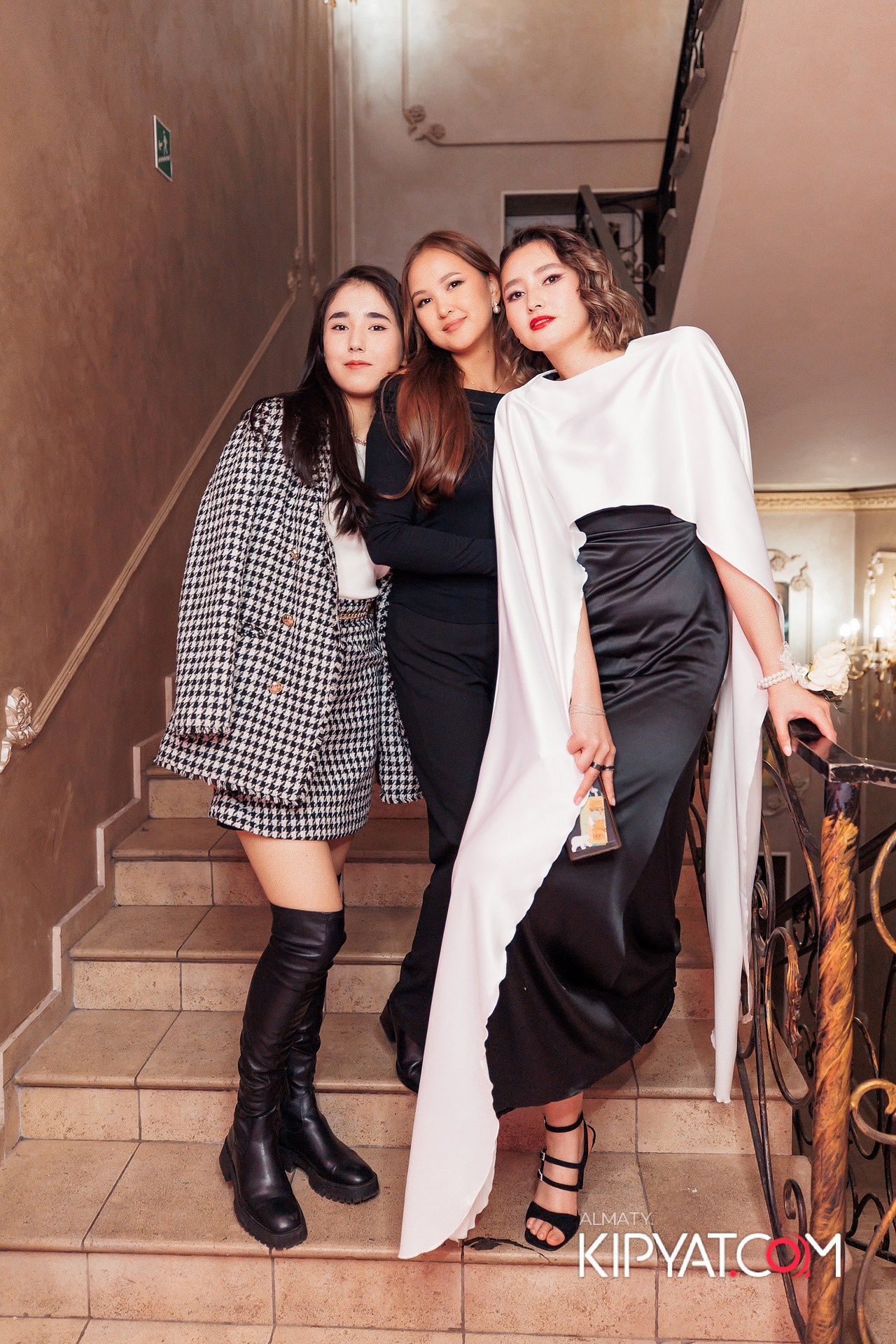 Ухо и Медведь на Курмангазы. КИПЯТКОМ АЛМАТЫ!