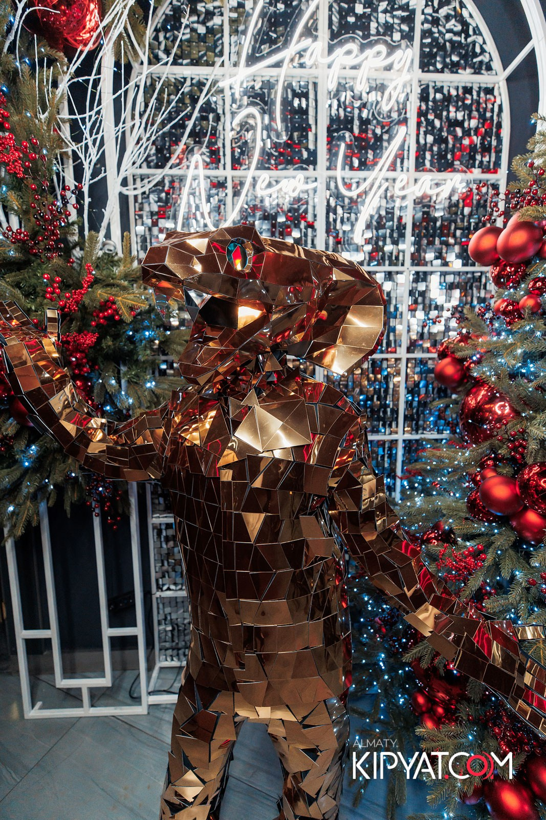 FRIENDS BAR & TERRACE. КИПЯТКОМ АЛМАТЫ!